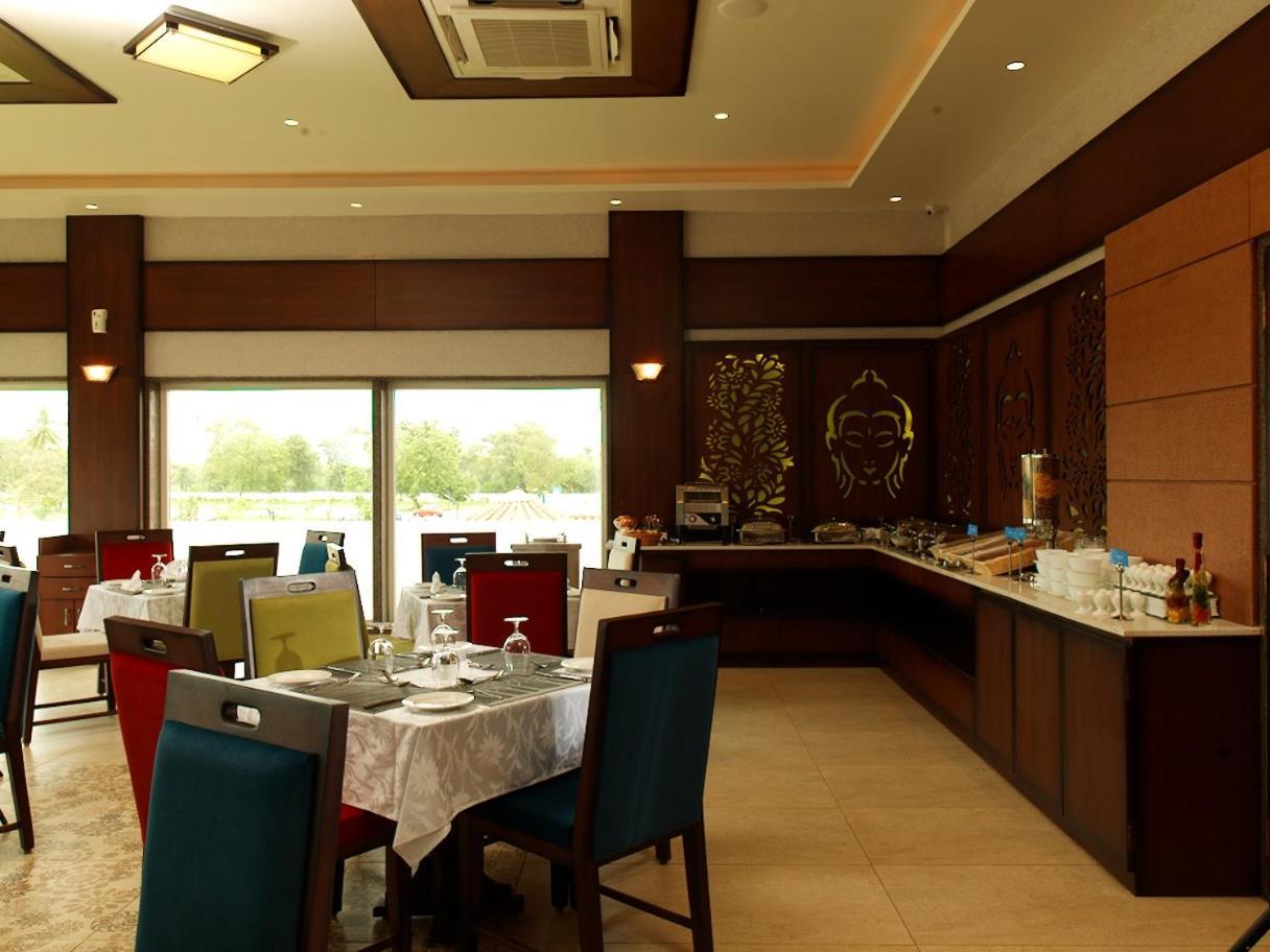 Neonz Resort & Club Ананд Екстер'єр фото