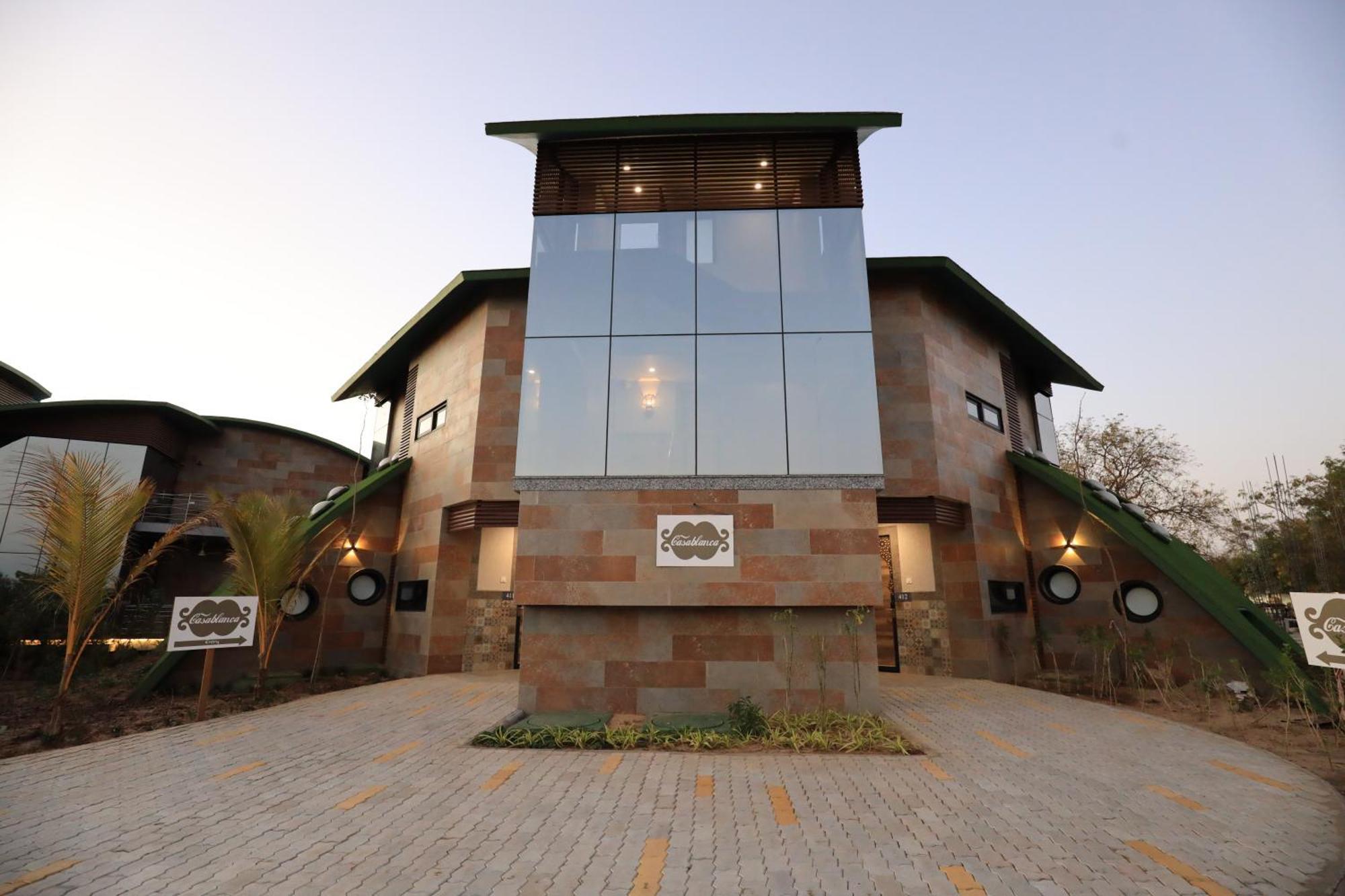 Neonz Resort & Club Ананд Екстер'єр фото